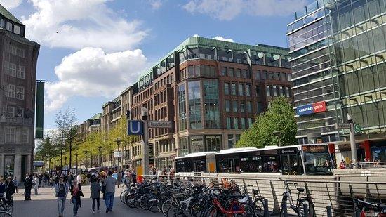 Moenckebergstrasse Shopping